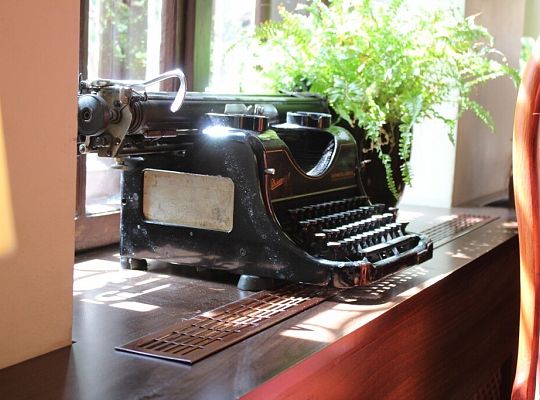 Sekret dobrego stylu: literatura  w maszynie do pisania.