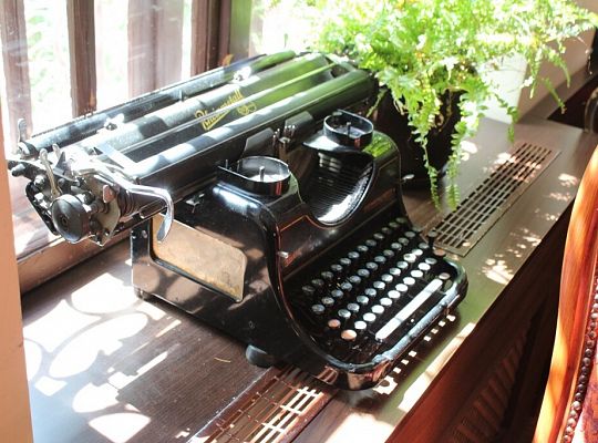 Sekret dobrego stylu: literatura  w maszynie do pisania.