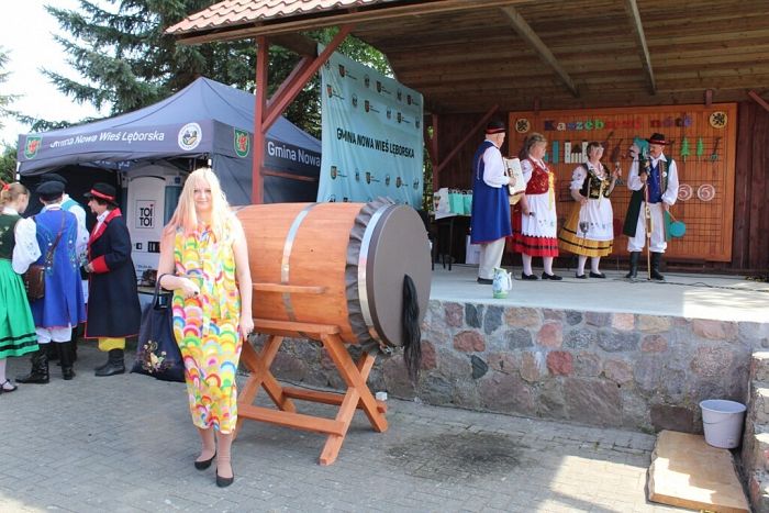 Czy moda na burczybasa przyciąga znajomych?